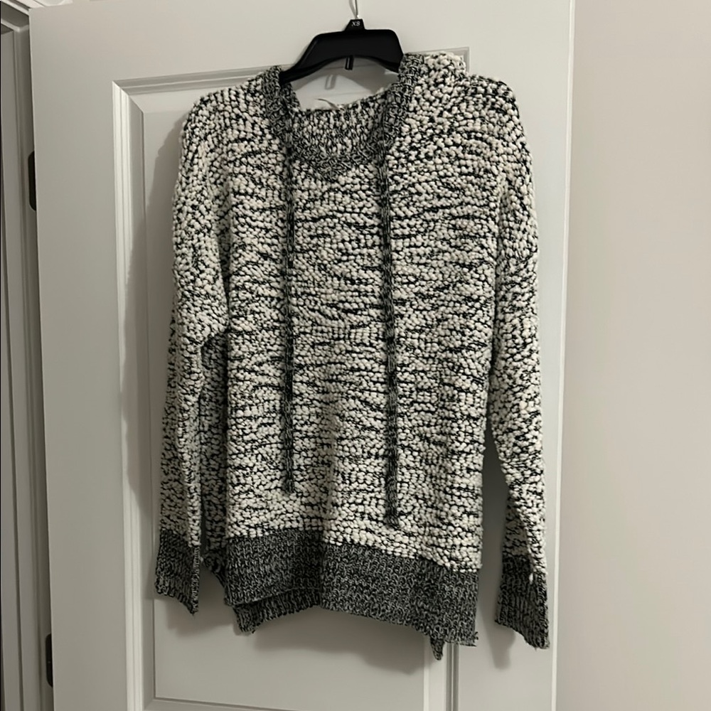 Trend Shop black & white sweater